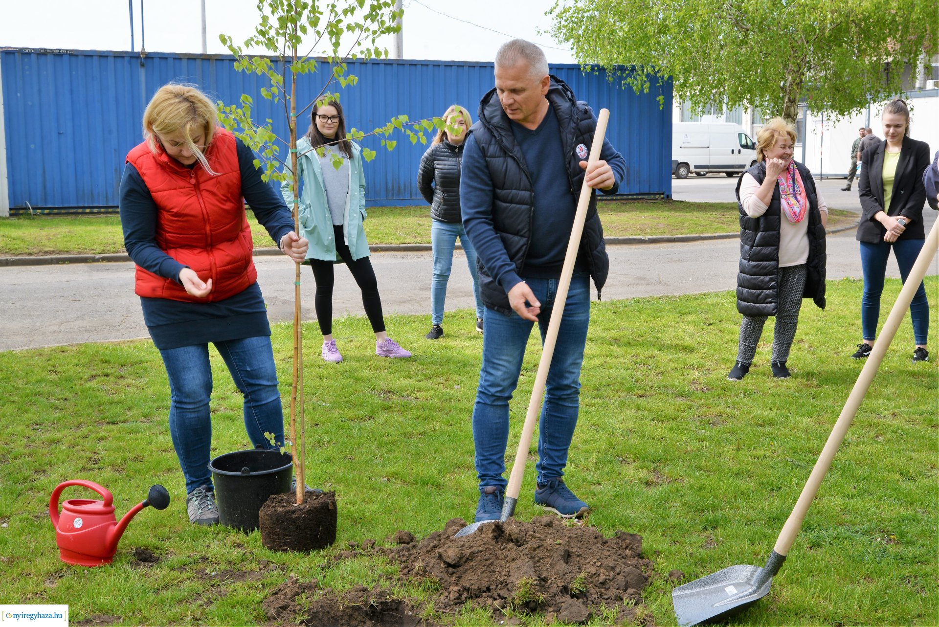 Faültetés az ÉAK Nonprofit Kft-nél a Föld napja alkalmából