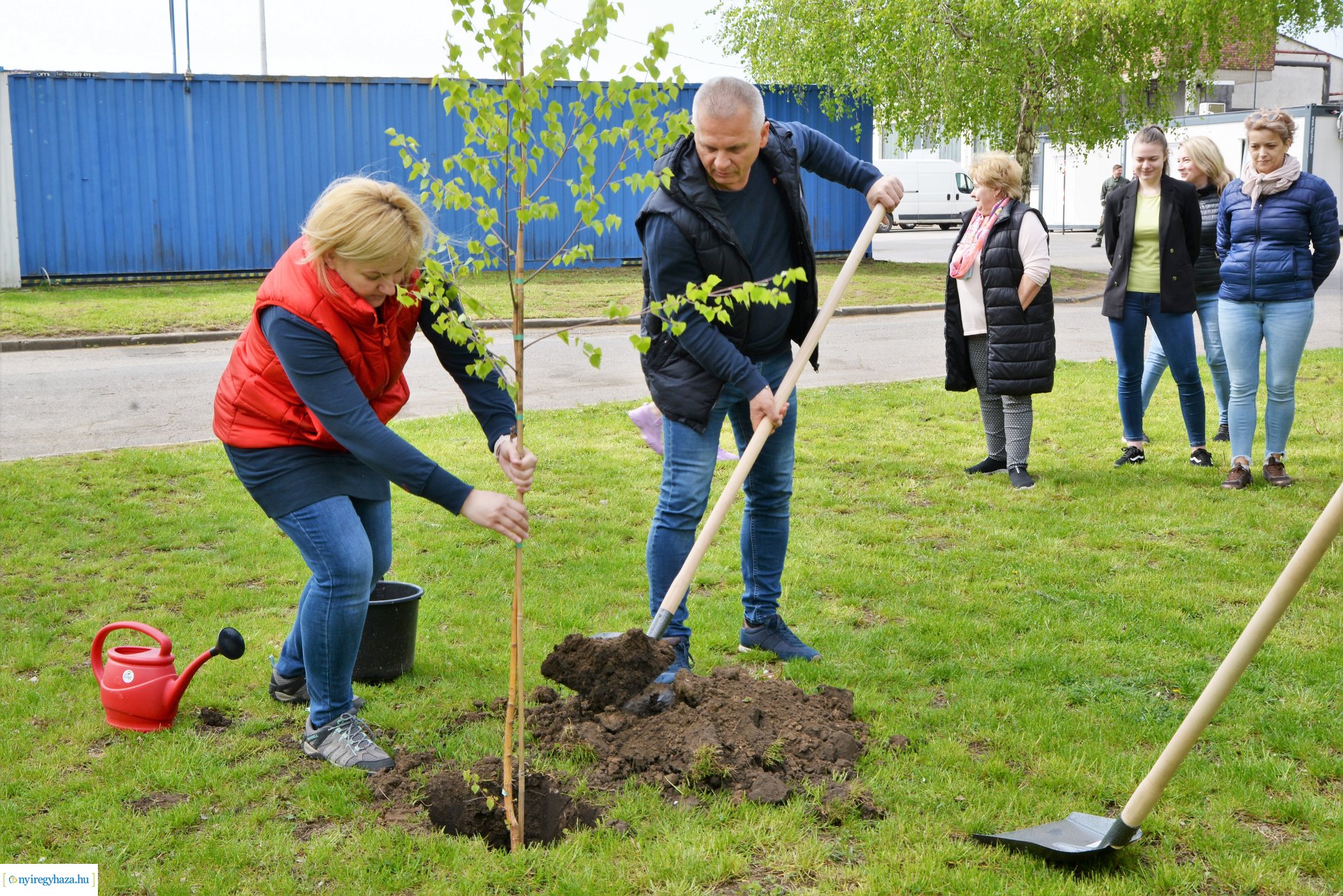 Faültetés az ÉAK Nonprofit Kft-nél a Föld napja alkalmából