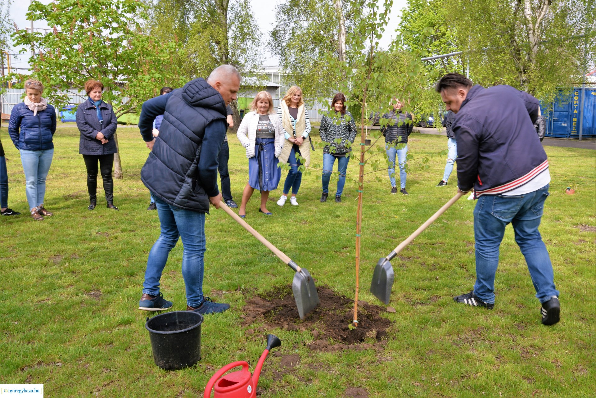 Faültetés az ÉAK Nonprofit Kft-nél a Föld napja alkalmából