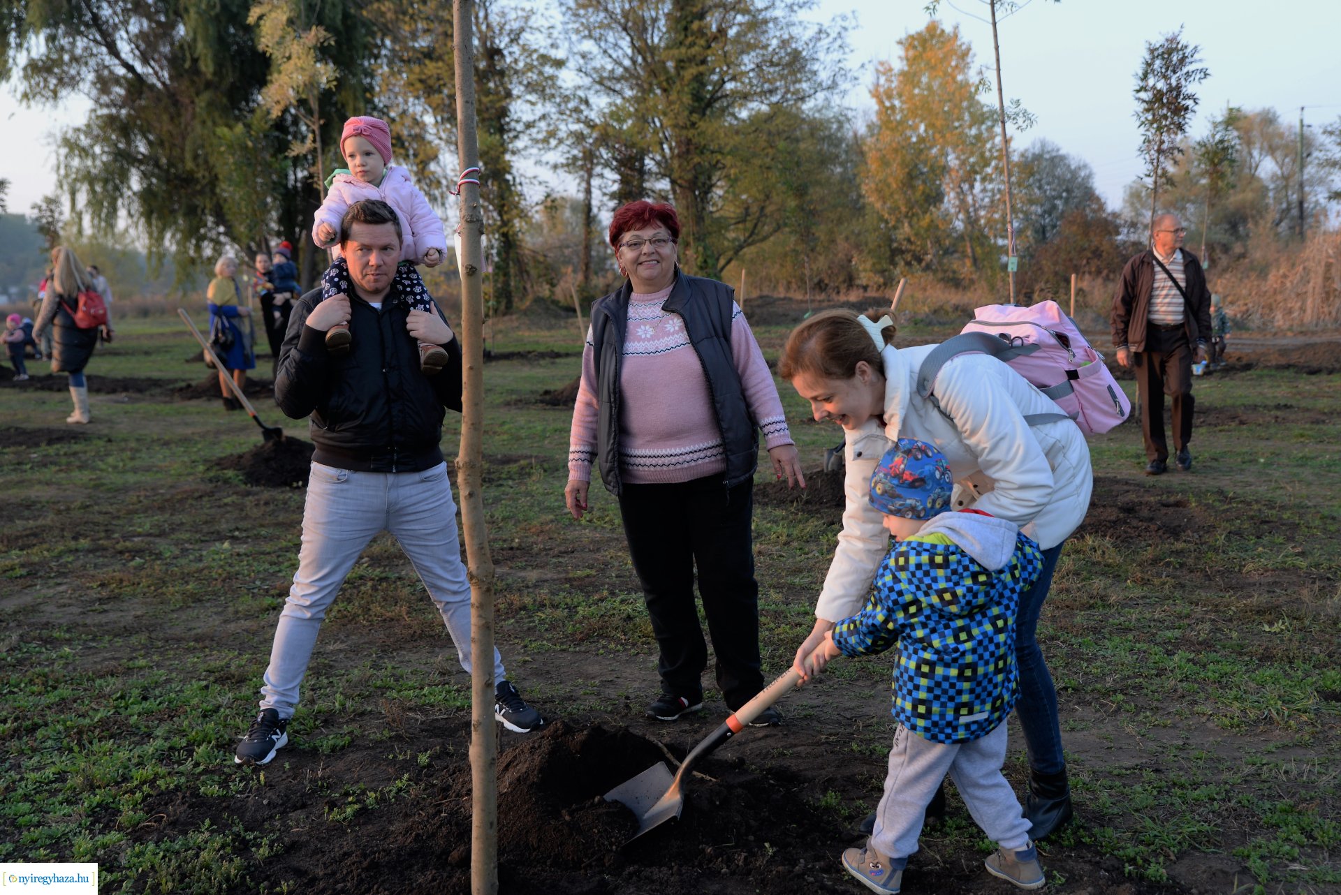 Faültetés az Újéletfa ligetben 2022