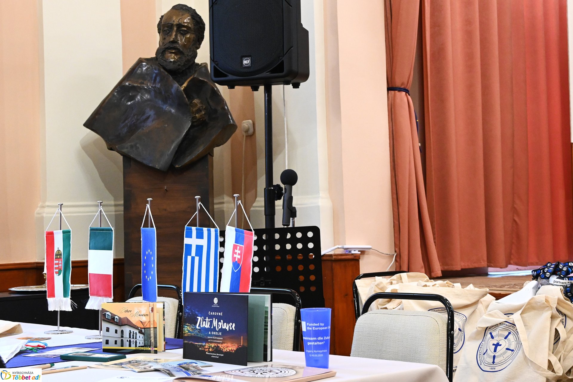 Faültetéssel kezdődött a keddi program a városunkban tartózkodó erasmusos diákoknak