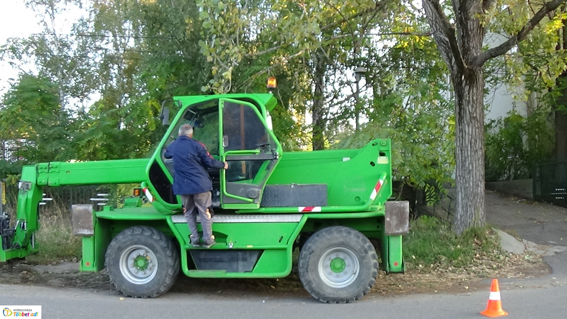 Favágási munkálatokat végeztek szerdán a Jég és a Nyírfa utcán