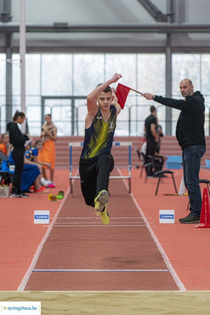 Fedett pályás atlétika verseny a Nyíregyházi Atlétikai Centrumban