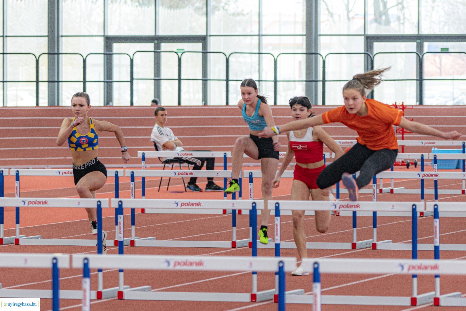 Fedett pályás atlétika verseny a Nyíregyházi Atlétikai Centrumban