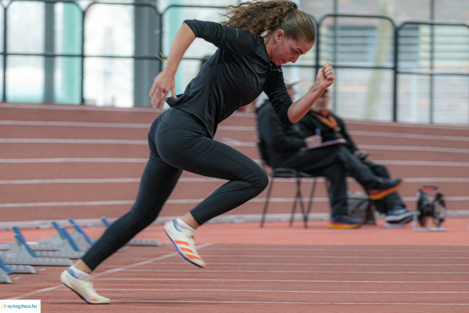 Fedett pályás atlétika verseny a Nyíregyházi Atlétikai Centrumban