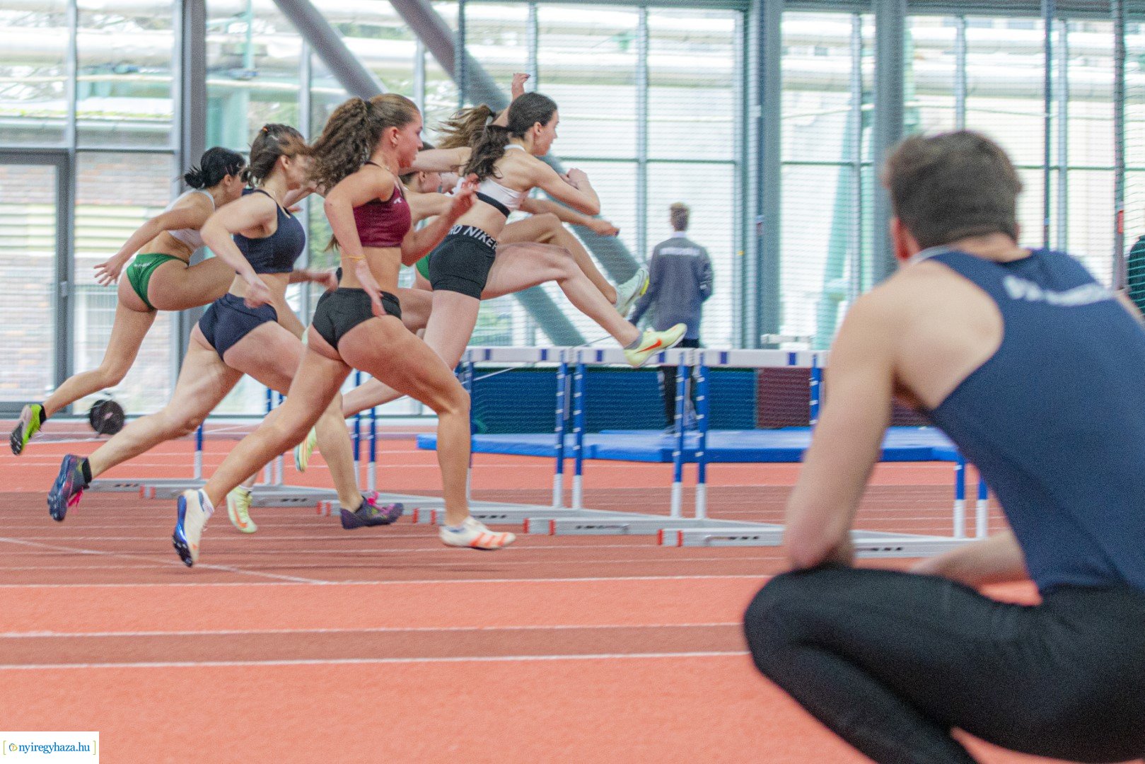Fedett pályás atlétika verseny a Nyíregyházi Atlétikai Centrumban