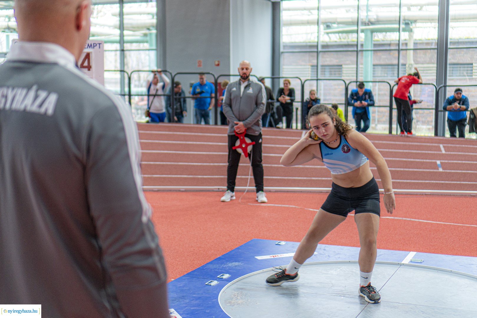 Fedett pályás atlétika verseny a Nyíregyházi Atlétikai Centrumban