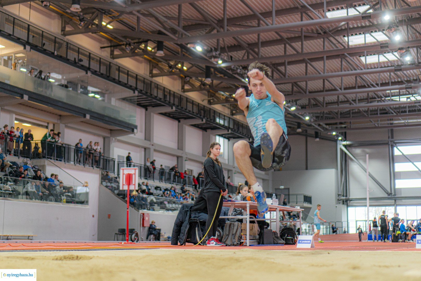 Fedett pályás atlétika verseny a Nyíregyházi Atlétikai Centrumban