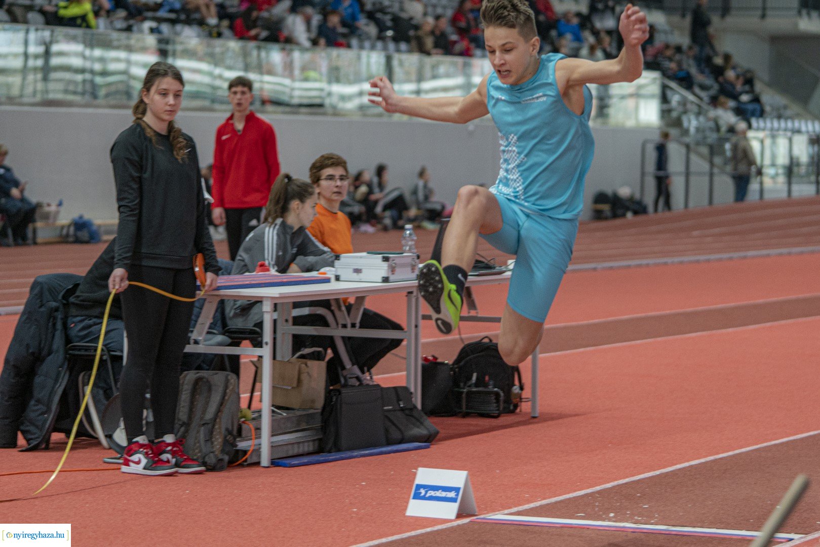 Fedett pályás atlétika verseny a Nyíregyházi Atlétikai Centrumban