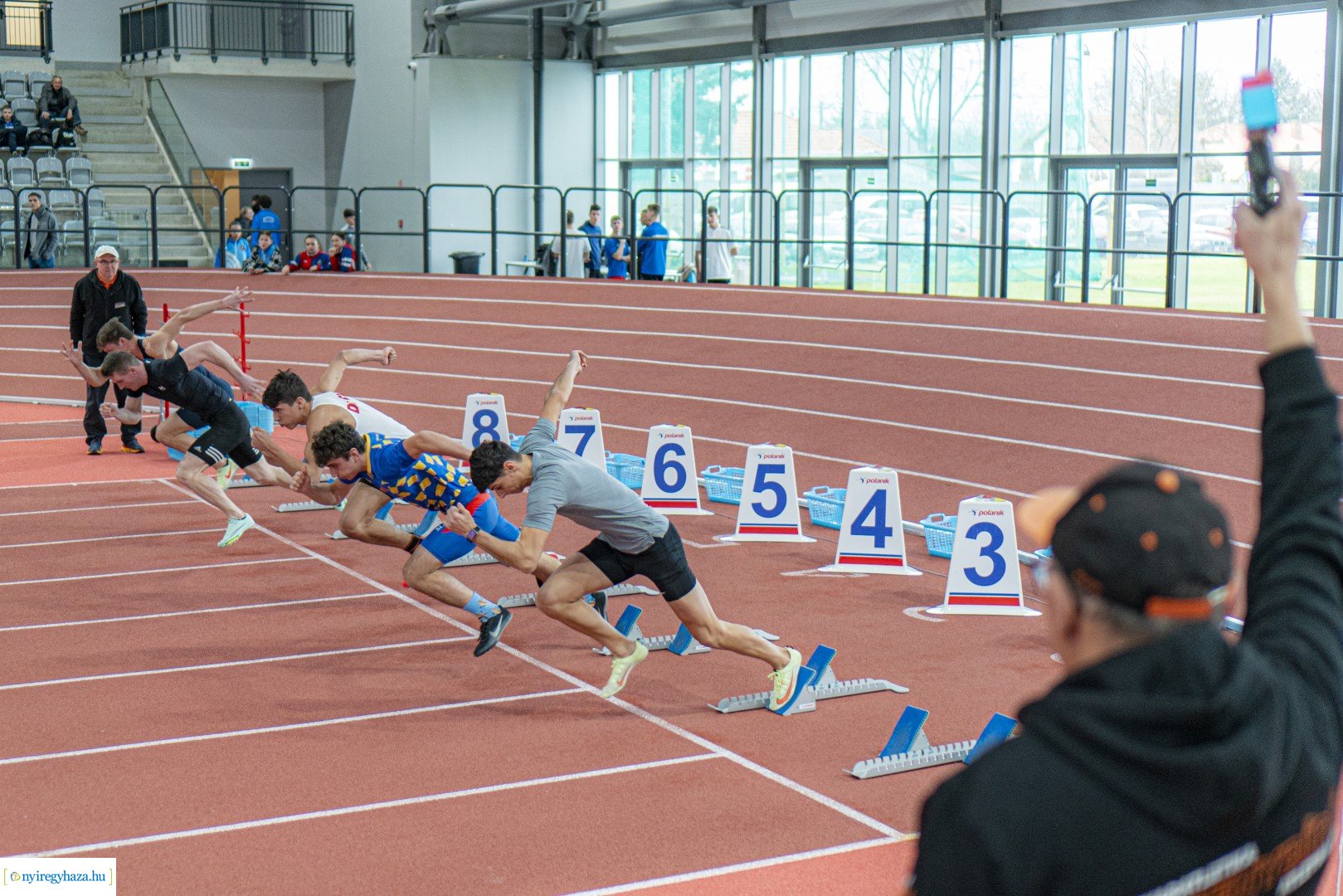 Fedett pályás atlétika verseny a Nyíregyházi Atlétikai Centrumban