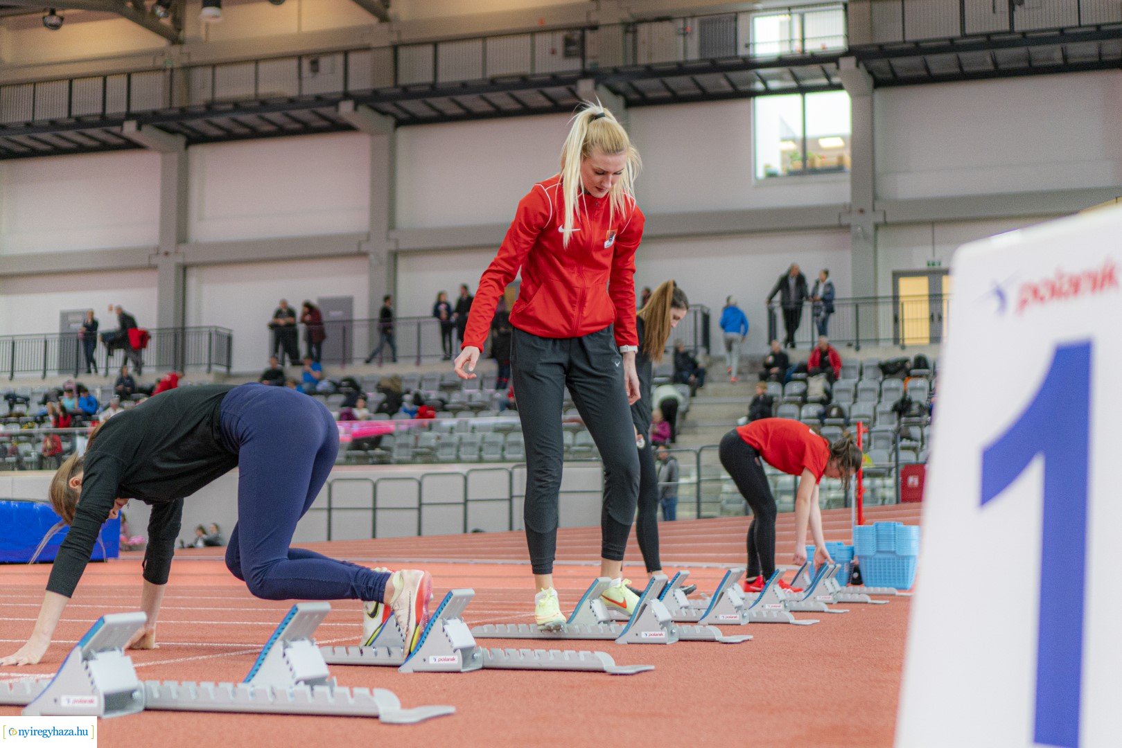 Fedett pályás atlétika verseny a Nyíregyházi Atlétikai Centrumban