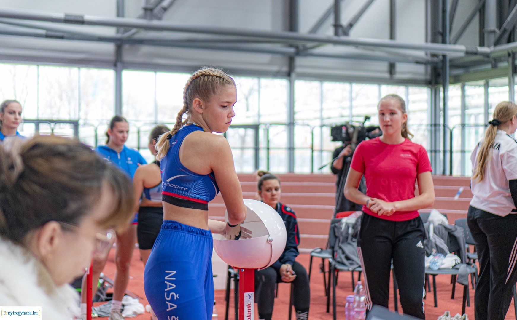 Fedett pályás atlétika verseny a Nyíregyházi Atlétikai Centrumban
