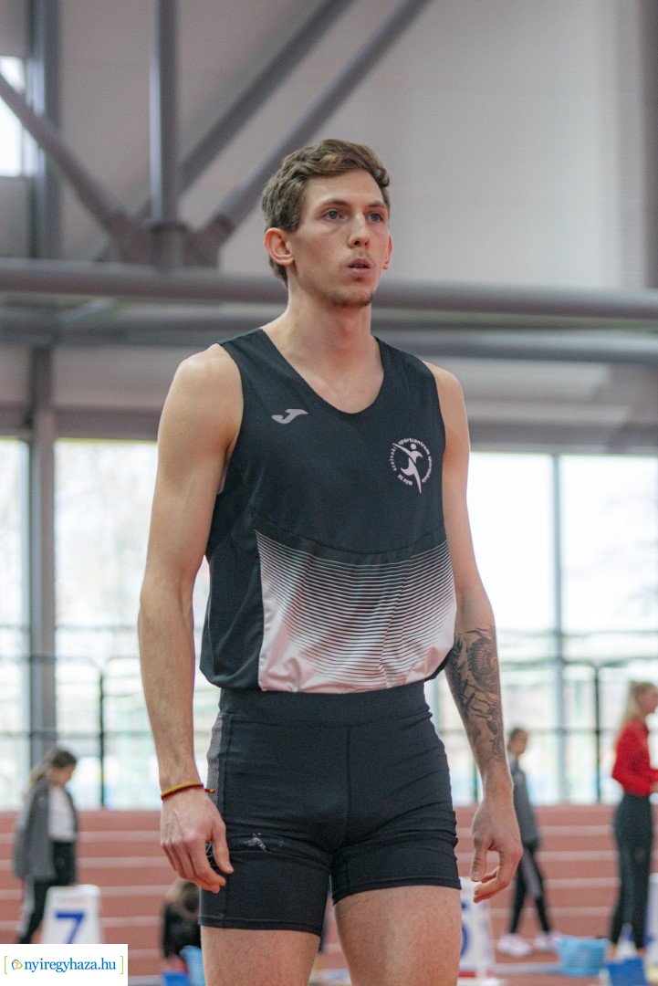 Fedett pályás atlétika verseny a Nyíregyházi Atlétikai Centrumban