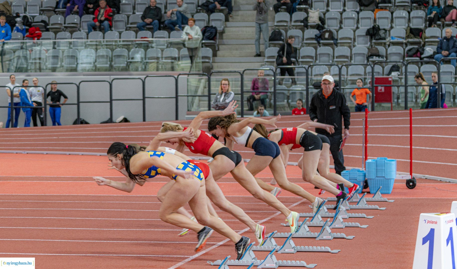 Fedett pályás atlétika verseny a Nyíregyházi Atlétikai Centrumban
