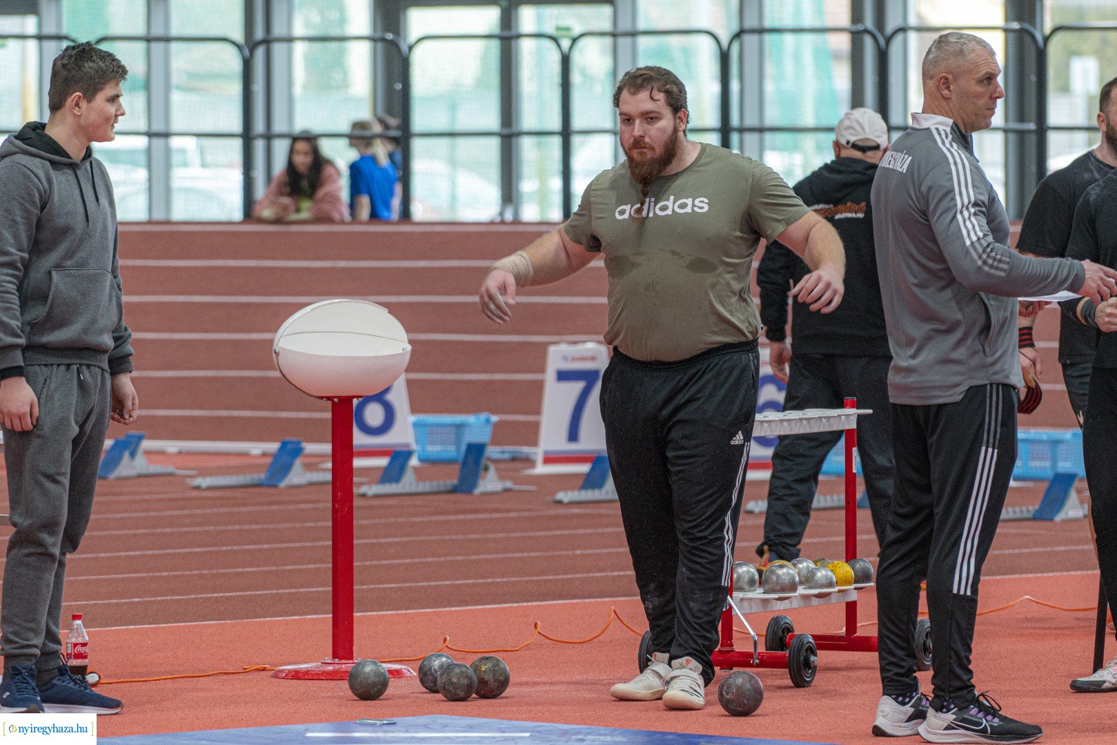 Fedett pályás atlétika verseny a Nyíregyházi Atlétikai Centrumban