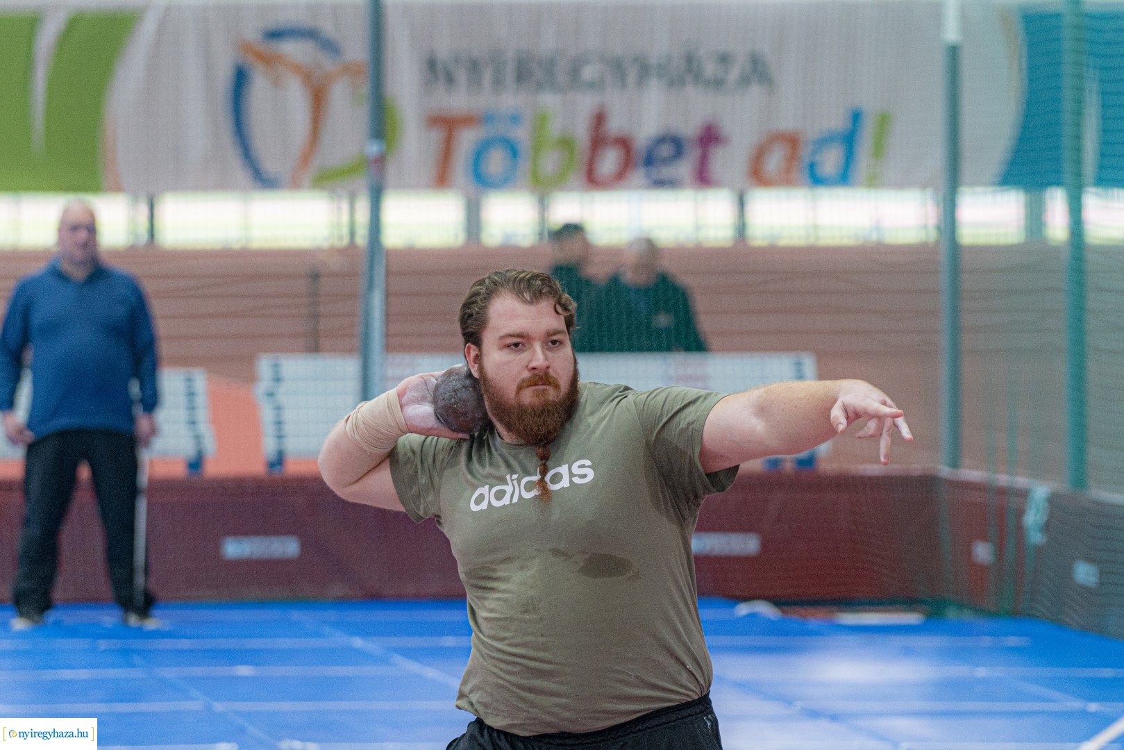 Fedett pályás atlétika verseny a Nyíregyházi Atlétikai Centrumban