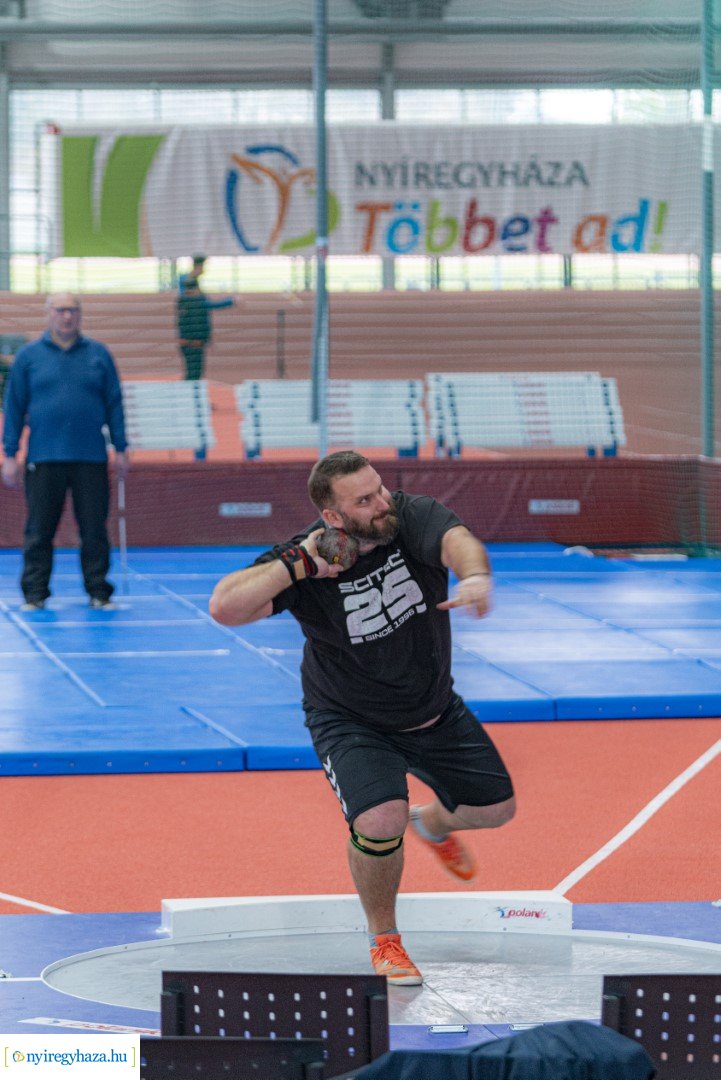 Fedett pályás atlétika verseny a Nyíregyházi Atlétikai Centrumban