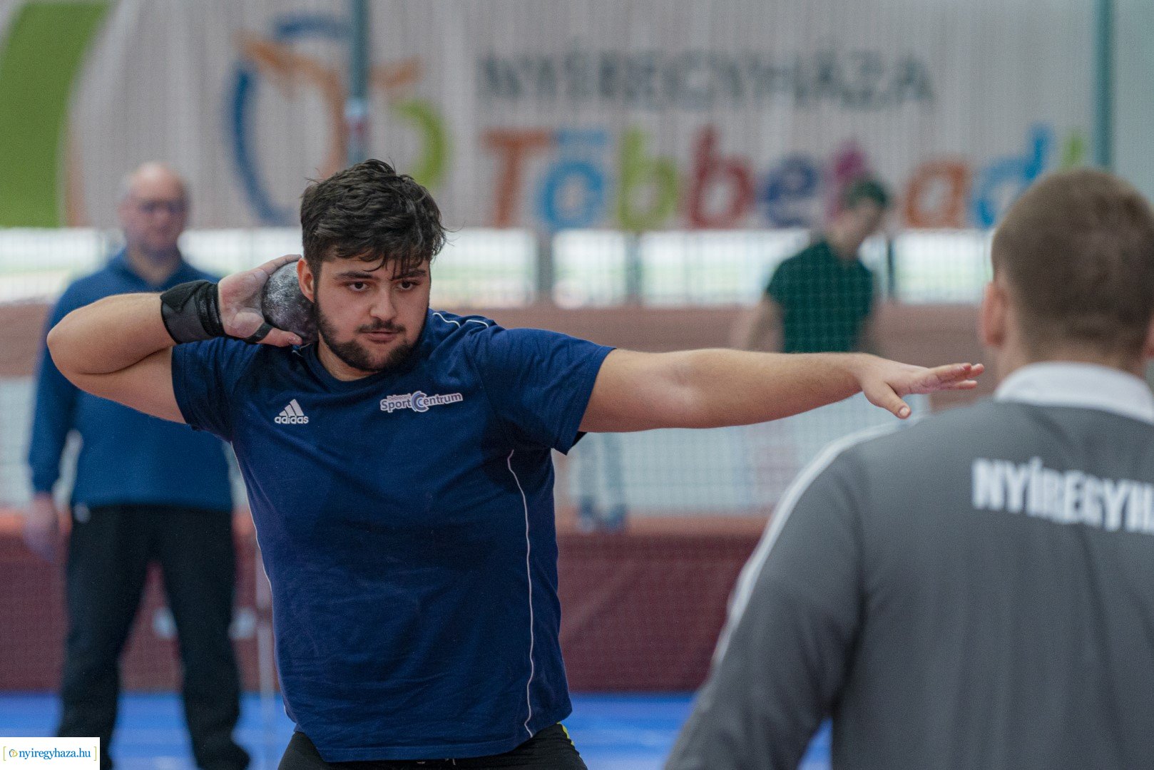 Fedett pályás atlétika verseny a Nyíregyházi Atlétikai Centrumban