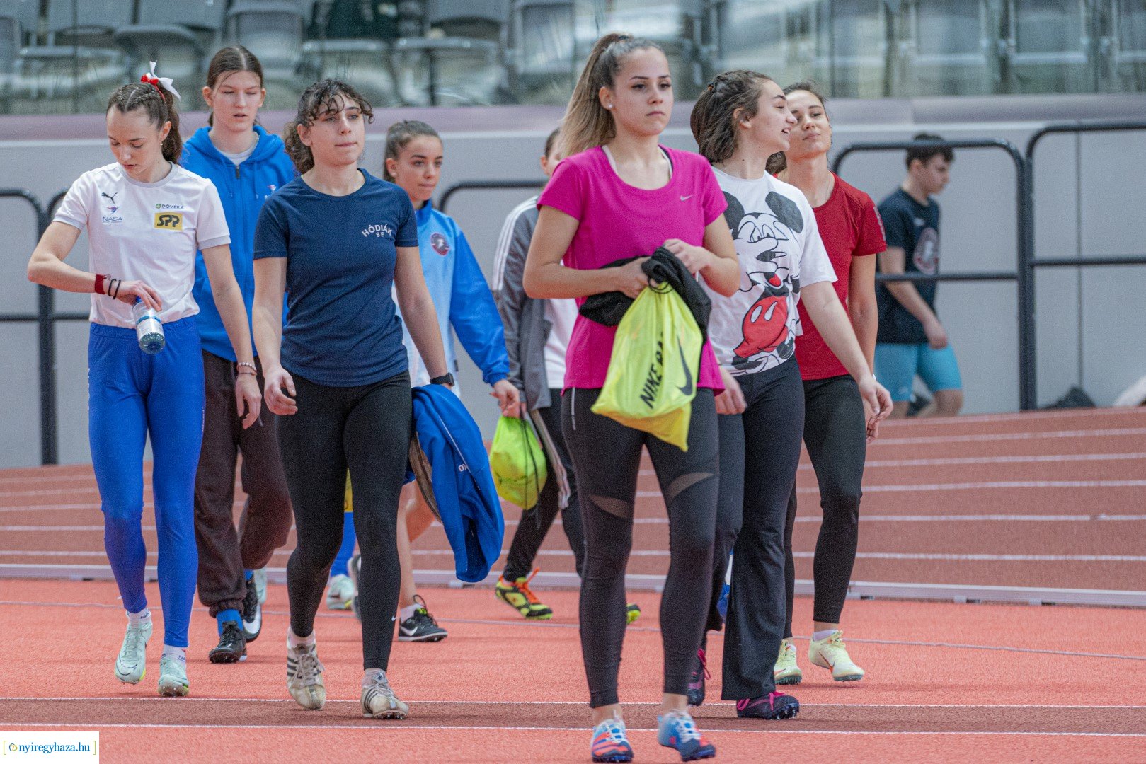 Fedett pályás atlétika verseny a Nyíregyházi Atlétikai Centrumban