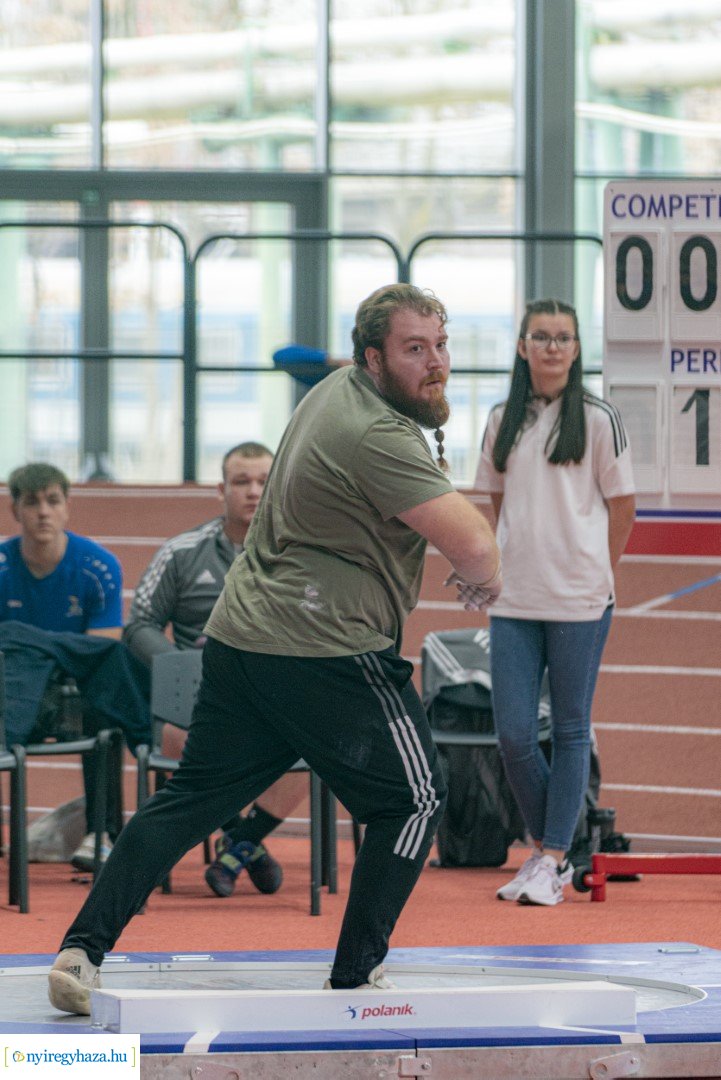 Fedett pályás atlétika verseny a Nyíregyházi Atlétikai Centrumban