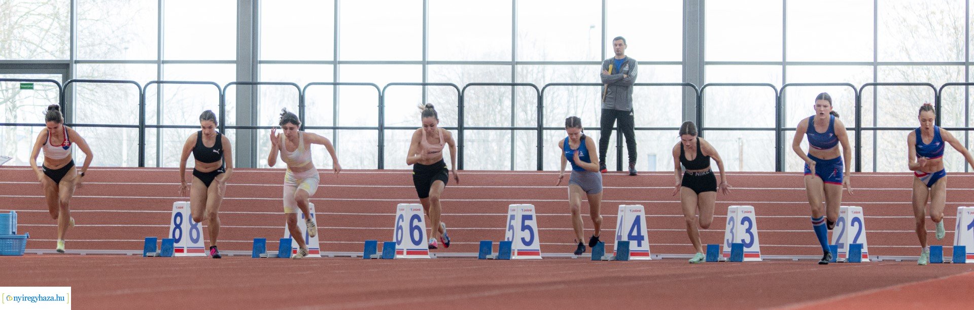 Fedett pályás atlétika verseny a Nyíregyházi Atlétikai Centrumban