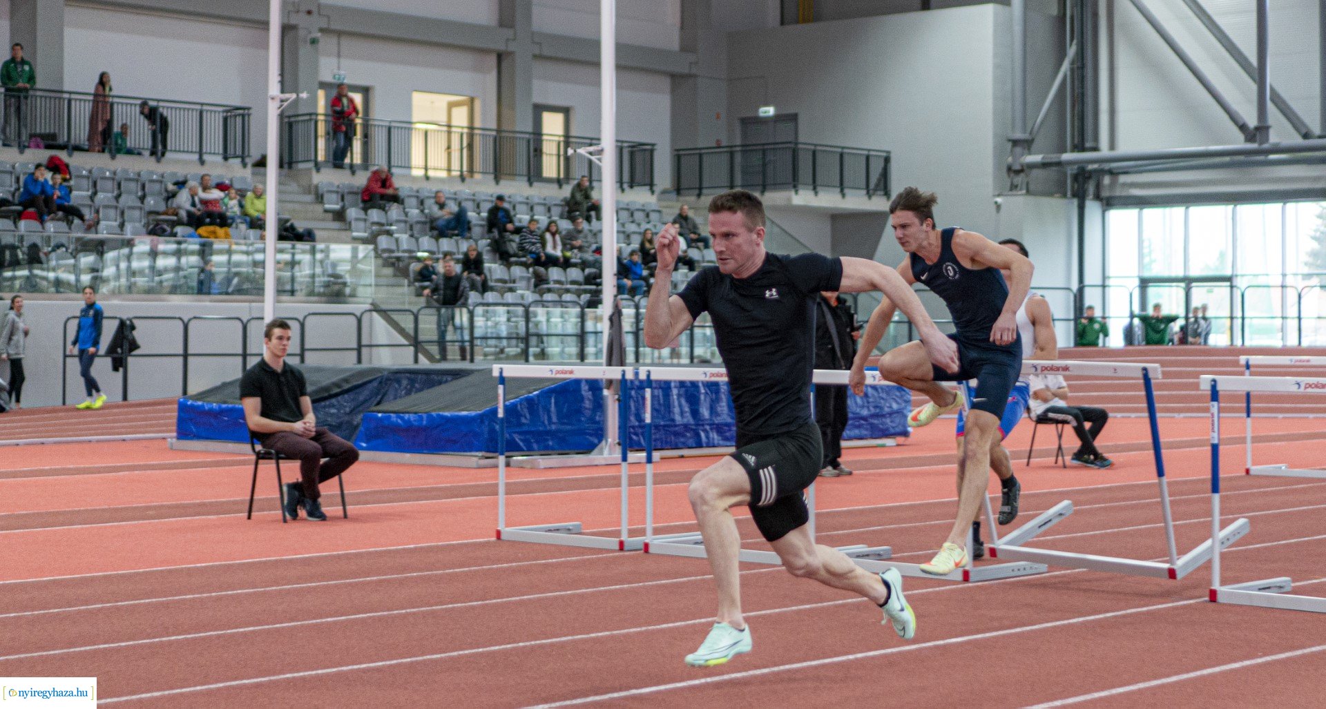 Fedett pályás atlétika verseny a Nyíregyházi Atlétikai Centrumban