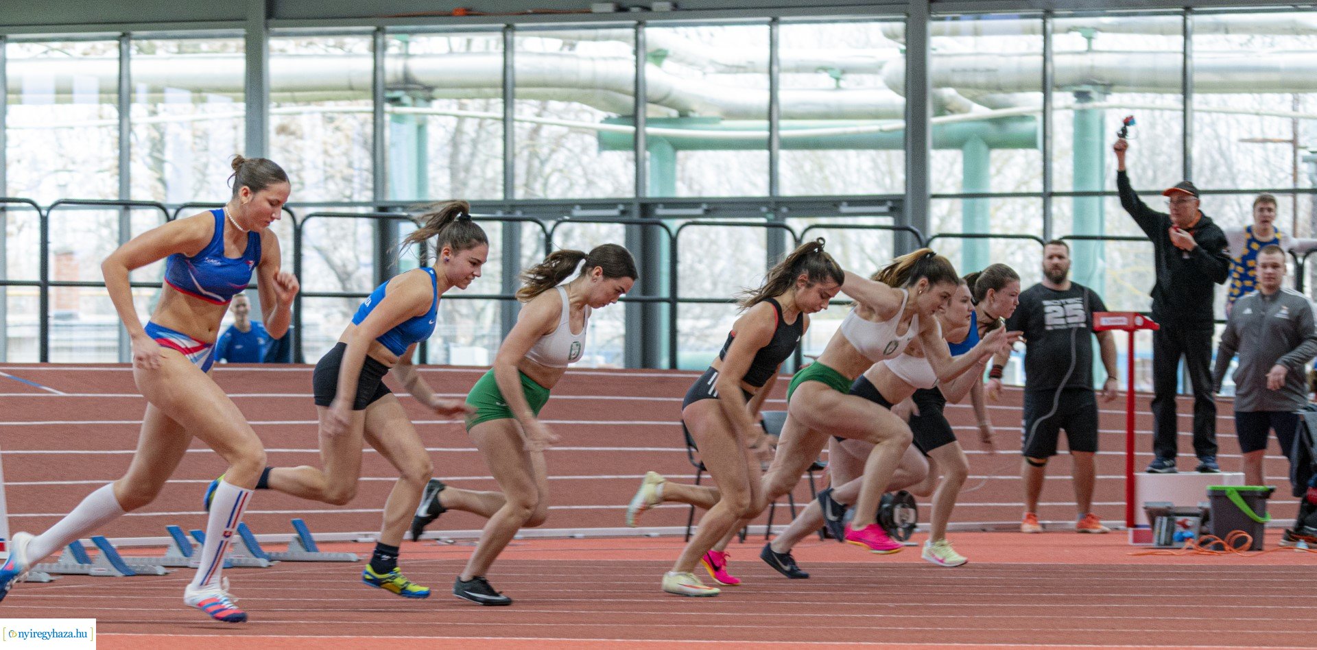 Fedett pályás atlétika verseny a Nyíregyházi Atlétikai Centrumban