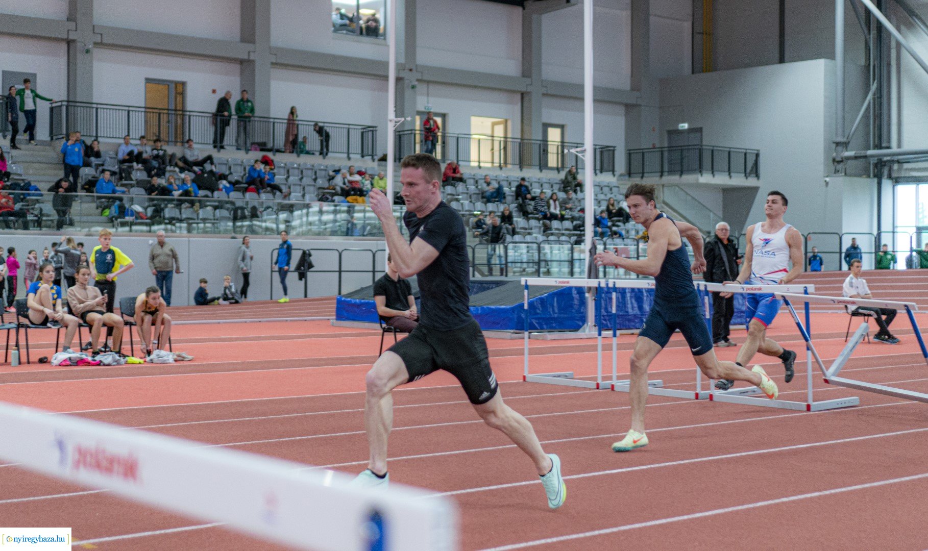 Fedett pályás atlétika verseny a Nyíregyházi Atlétikai Centrumban