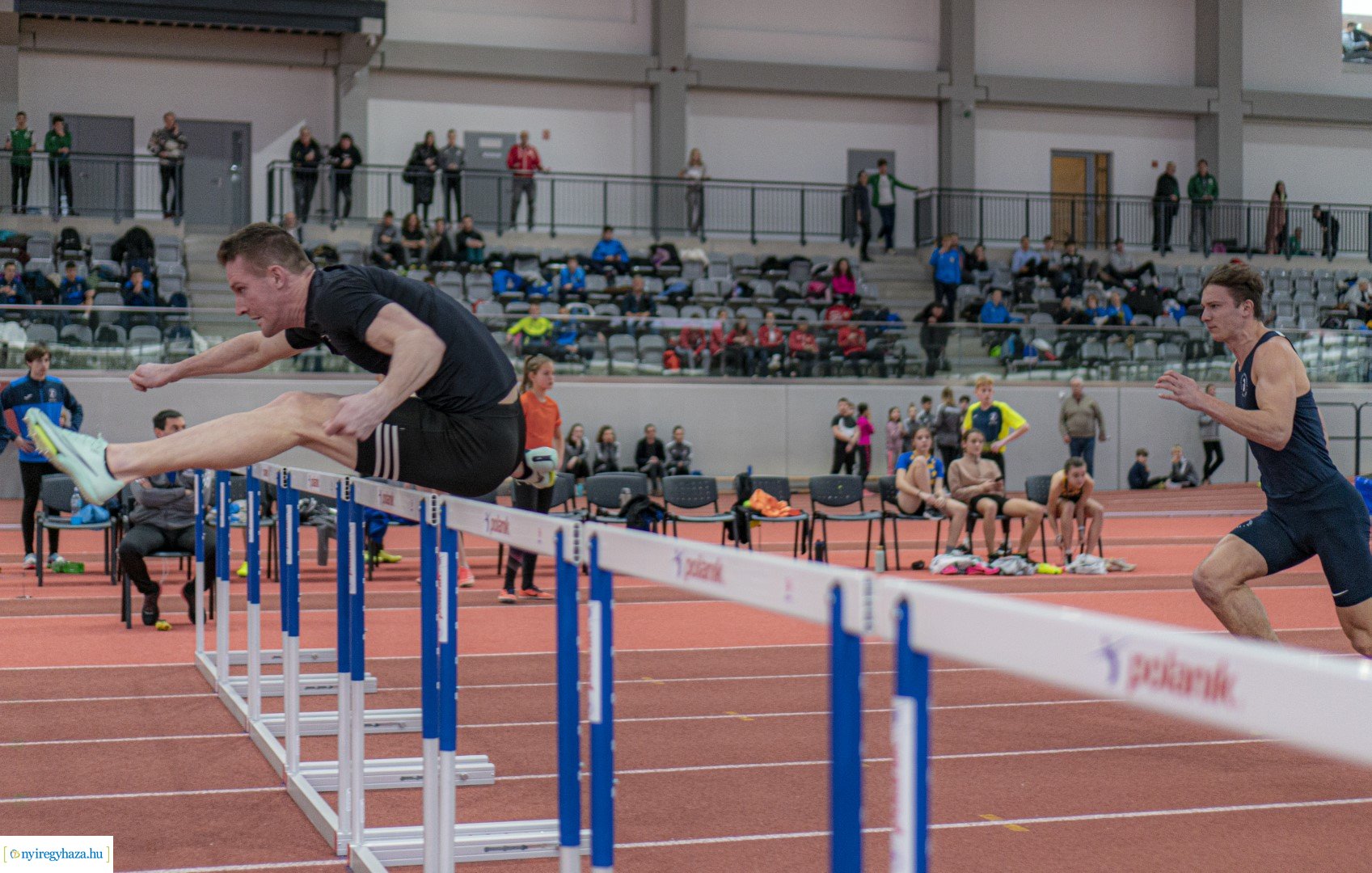 Fedett pályás atlétika verseny a Nyíregyházi Atlétikai Centrumban