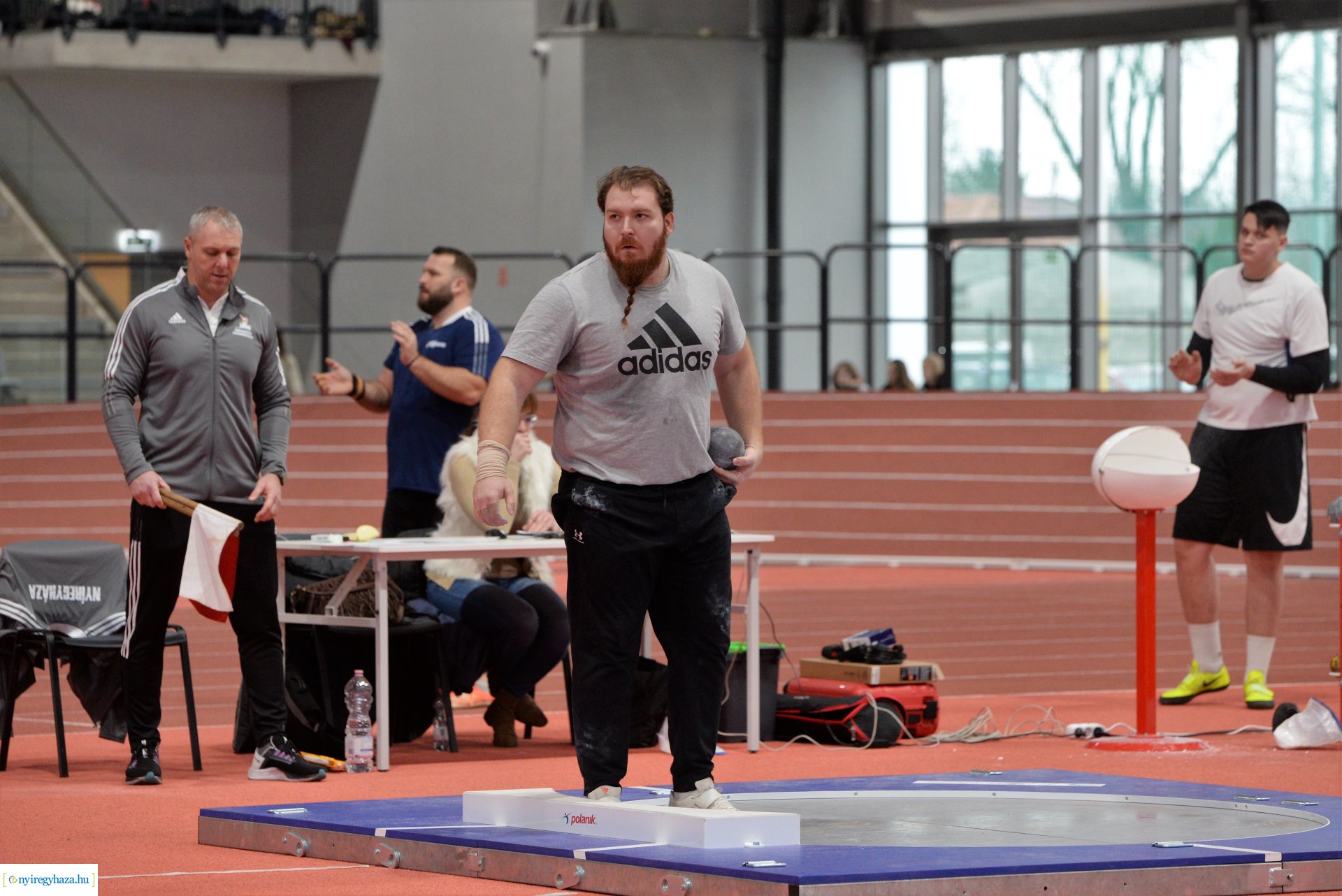 Fedettpályás atlétikai verseny 2023