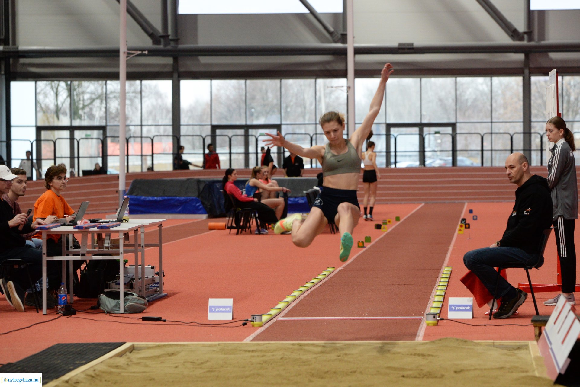 Fedettpályás atlétikai verseny 2023