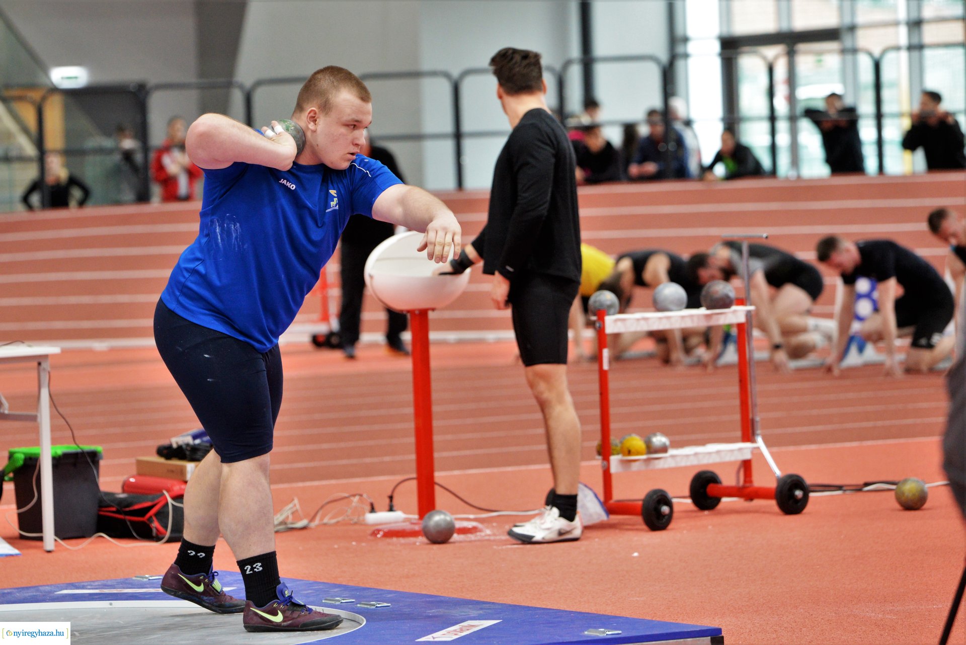 Fedettpályás atlétikai verseny 2023