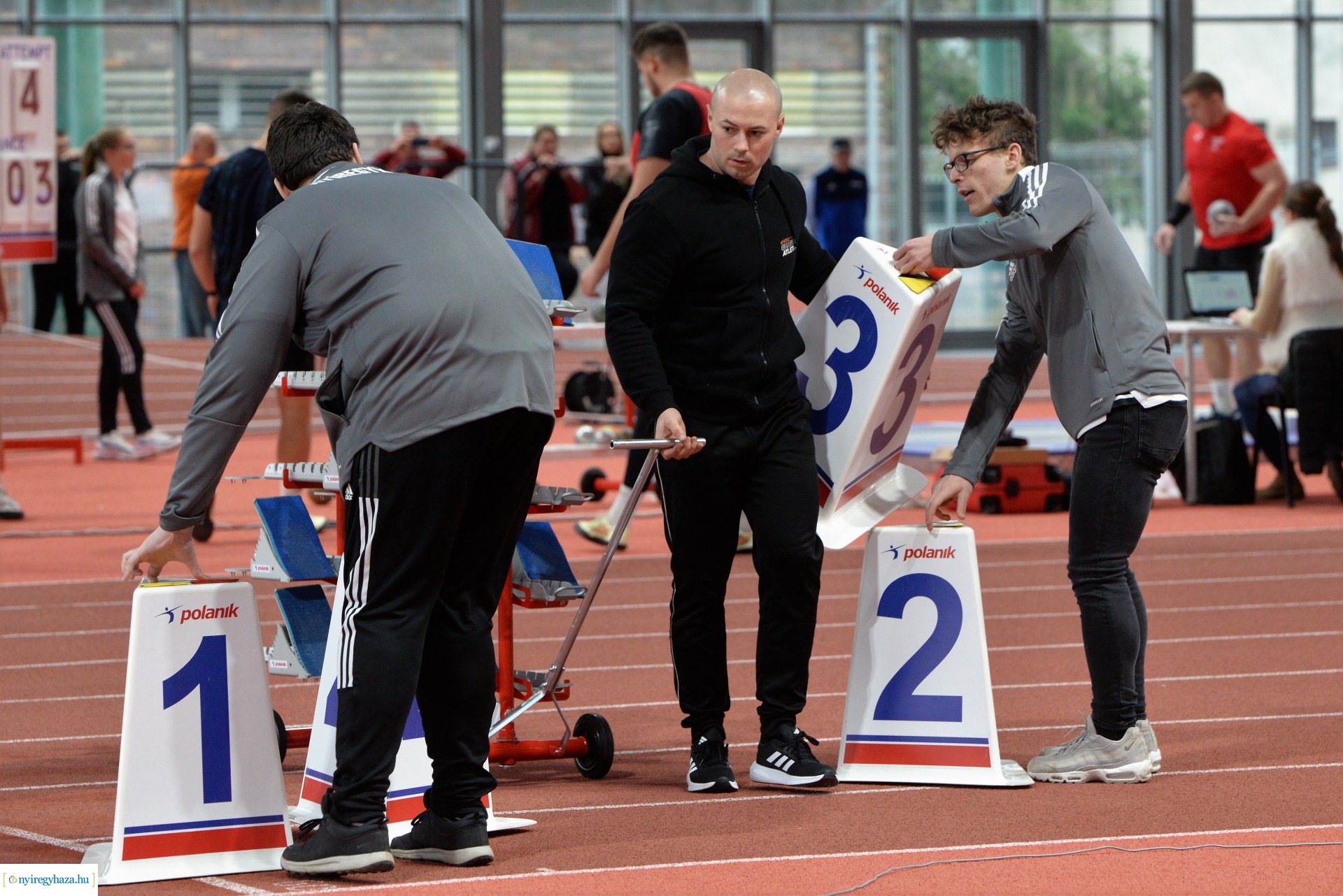 Fedettpályás atlétikai verseny 2023