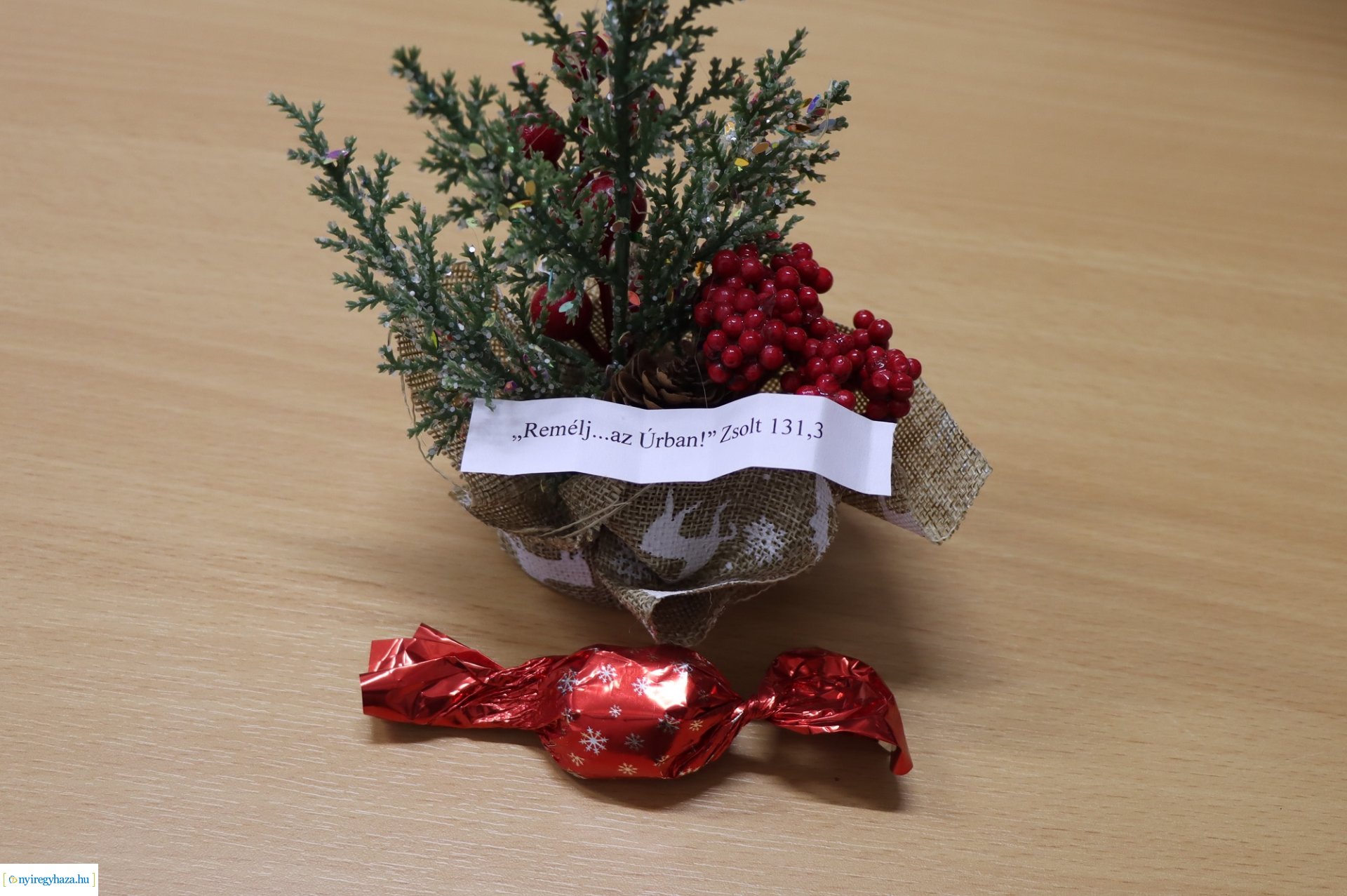 Fellobbant a harmadik gyertya lángja a Damjanich laktanyában