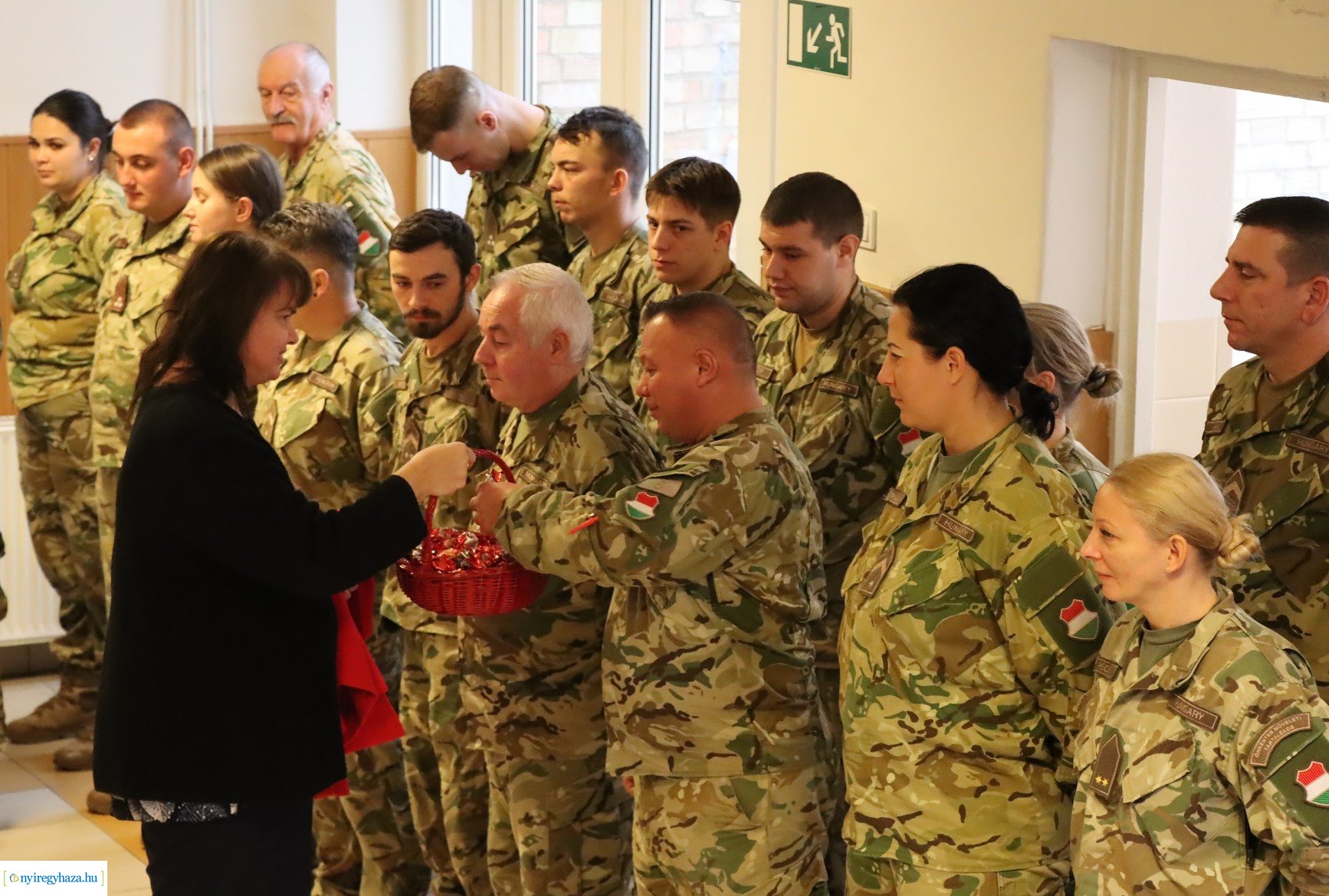 Fellobbant a harmadik gyertya lángja a Damjanich laktanyában