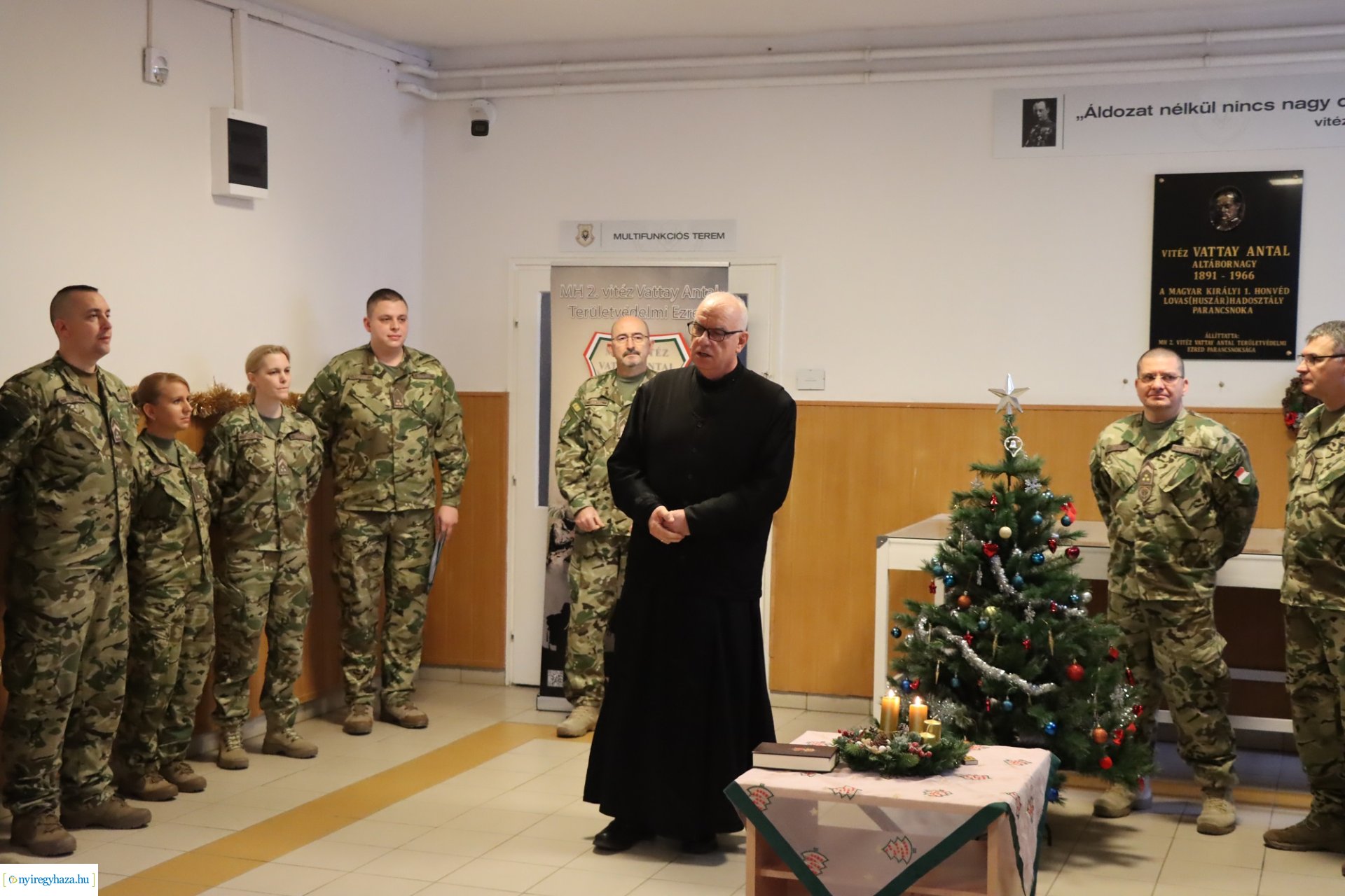 Fellobbant a harmadik gyertya lángja a Damjanich laktanyában