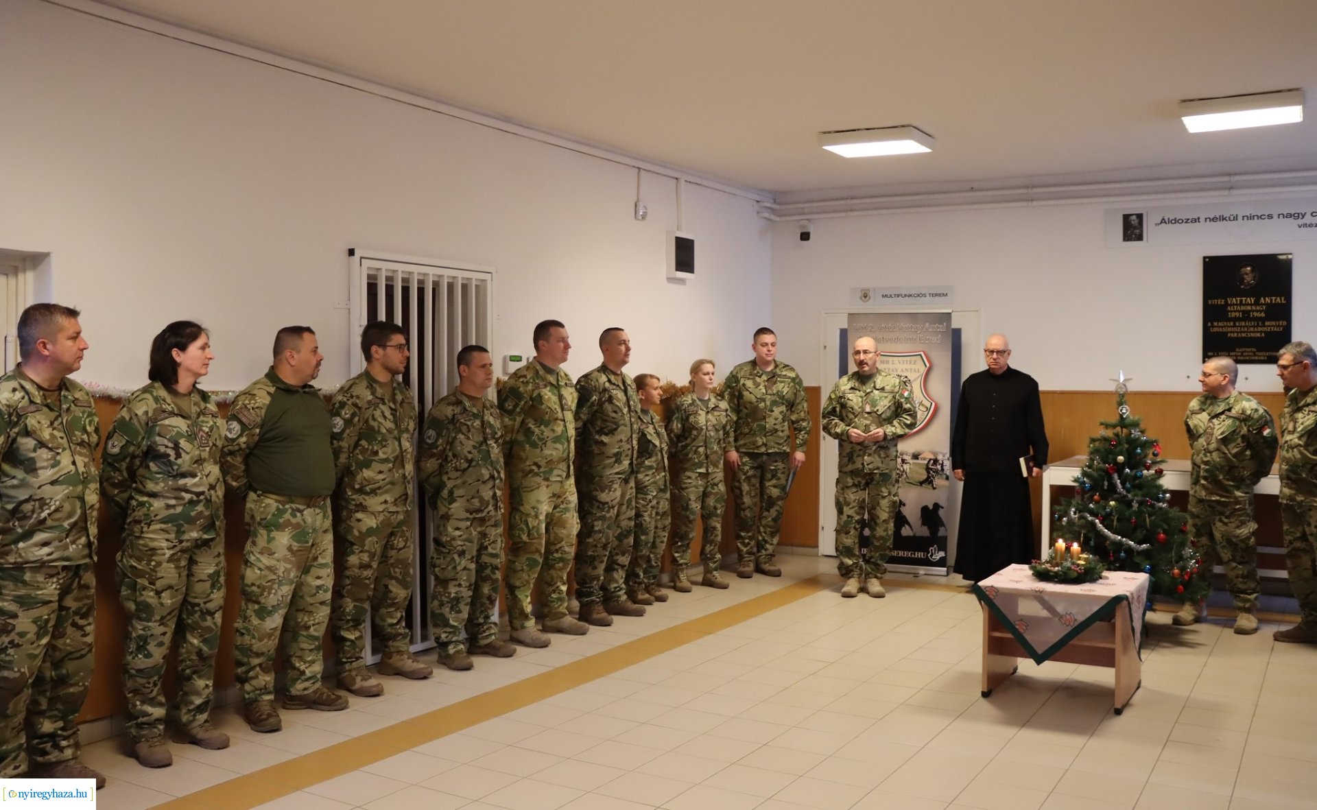 Fellobbant a harmadik gyertya lángja a Damjanich laktanyában