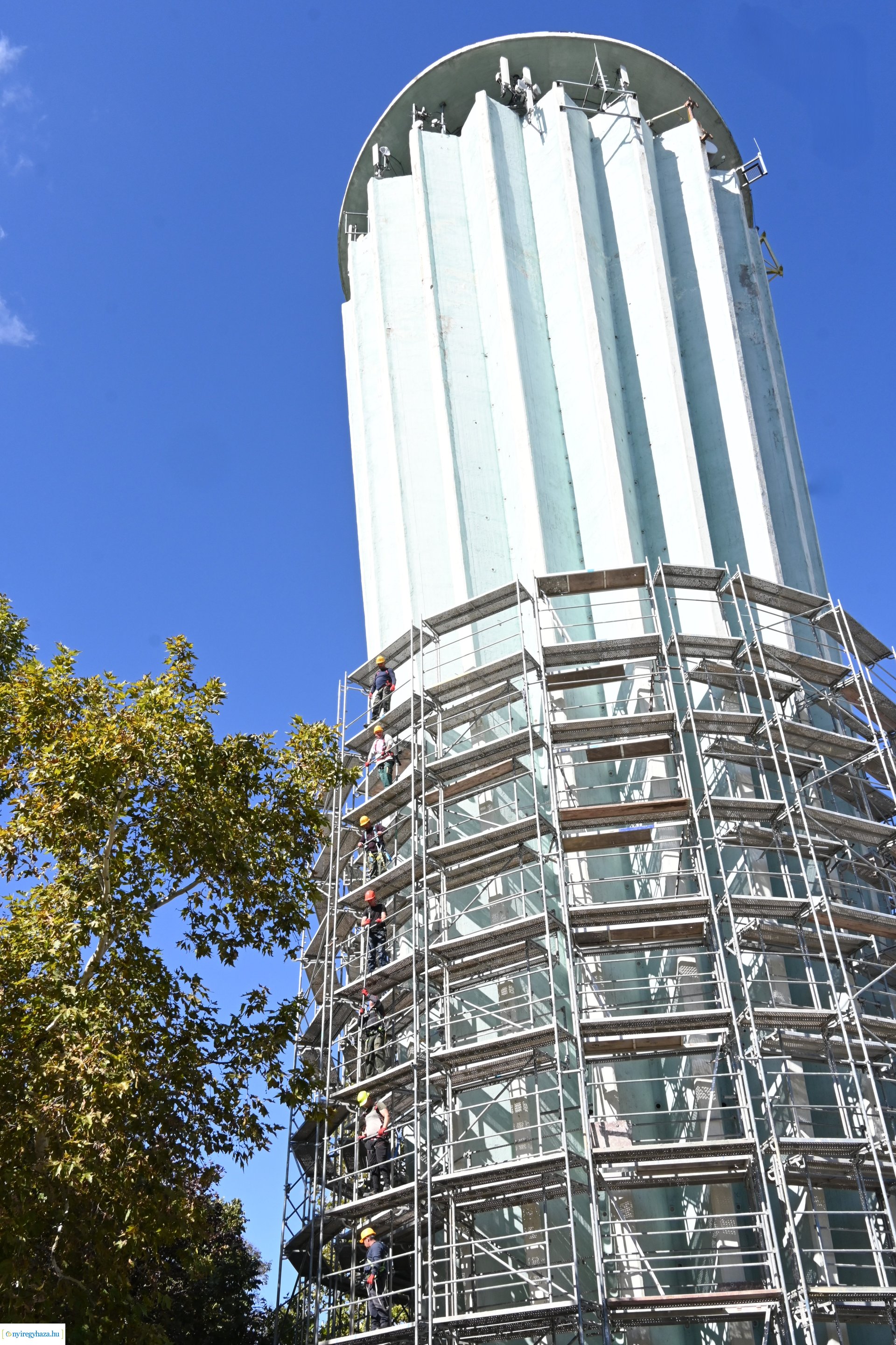Felújításhoz állványozzák a Víztornyot