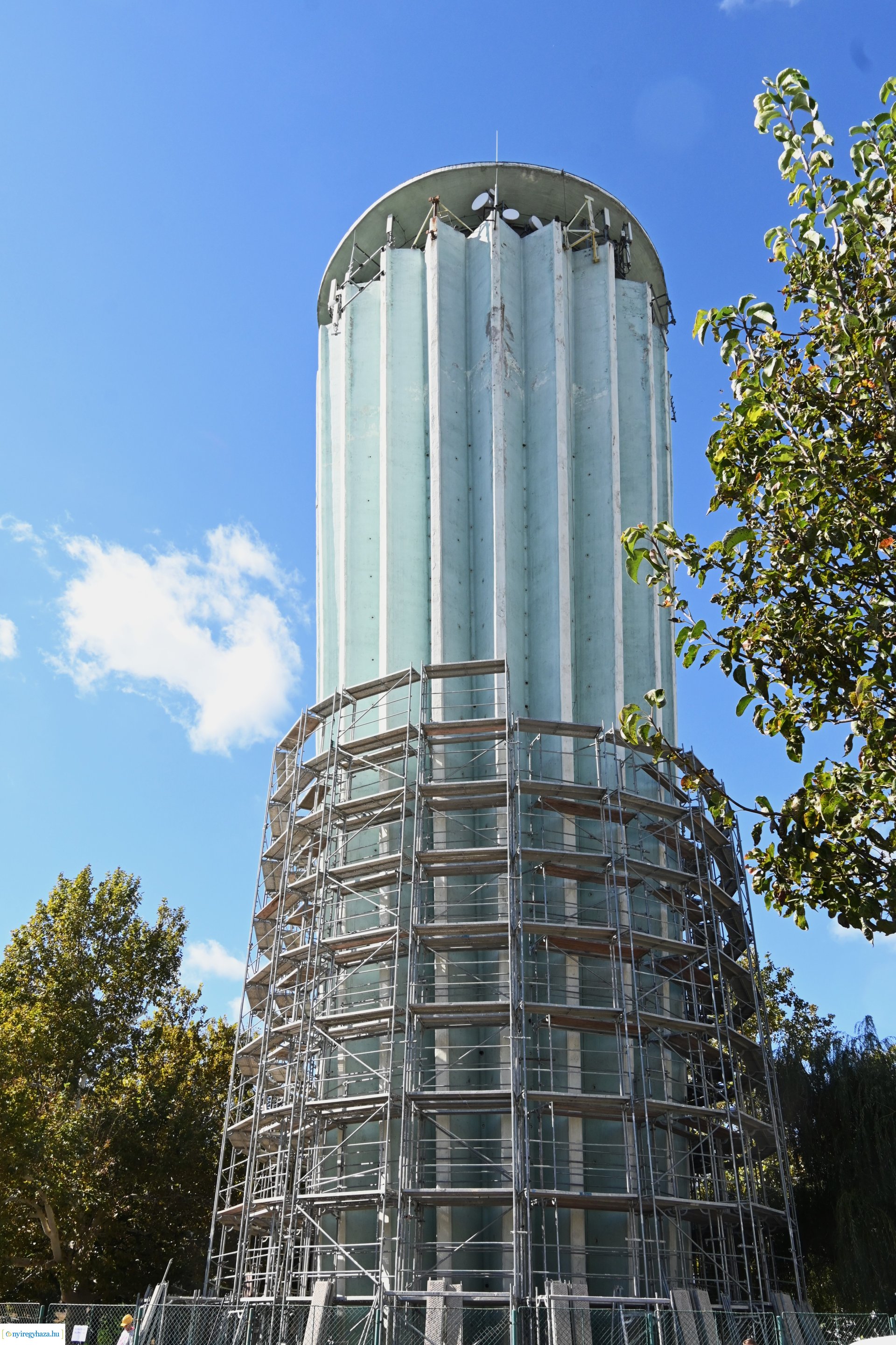 Felújításhoz állványozzák a Víztornyot