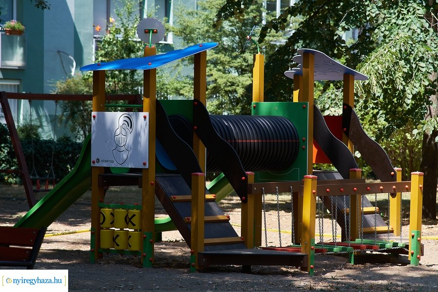 Felújított játszóterek