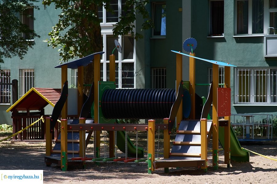 Felújított játszóterek