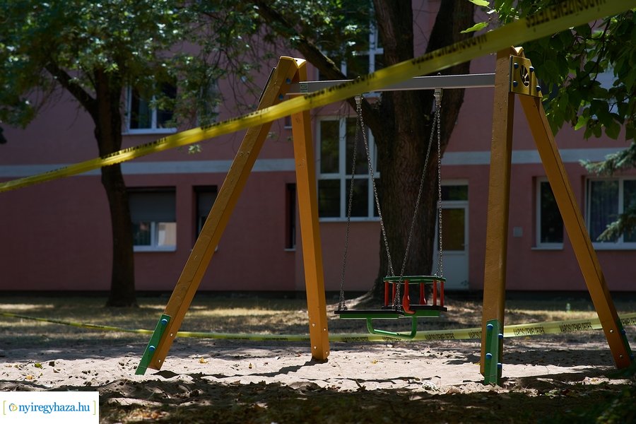 Felújított játszóterek