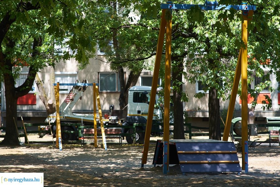 Felújított játszóterek