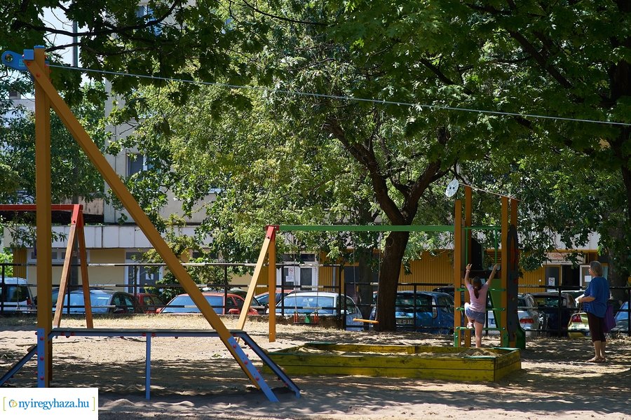 Felújított játszóterek