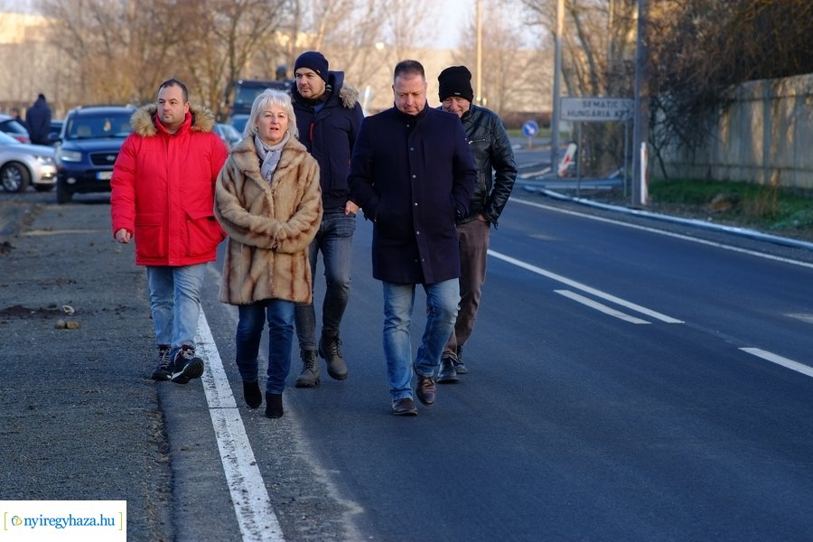 Felújított útszakasz a Rozsrétszőlő bekötő úton