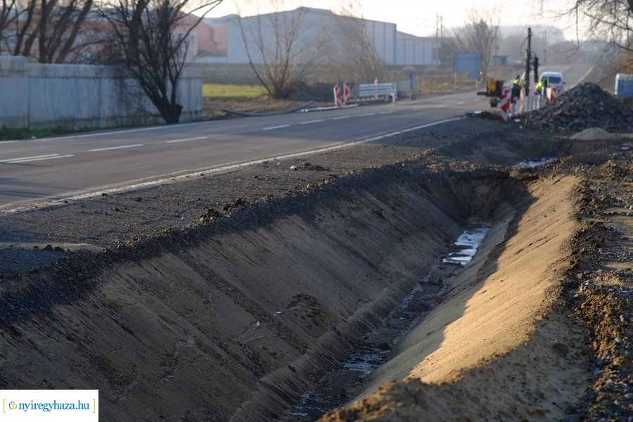 Felújított útszakasz a Rozsrétszőlő bekötő úton