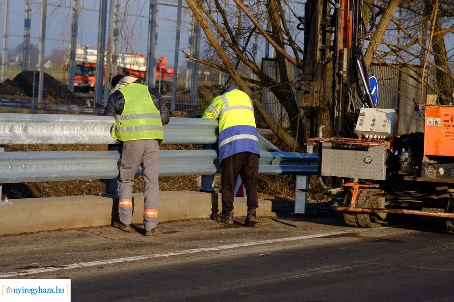 Felújított útszakasz a Rozsrétszőlő bekötő úton