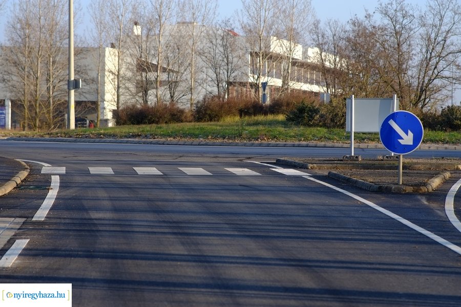 Felújított útszakasz a Rozsrétszőlő bekötő úton
