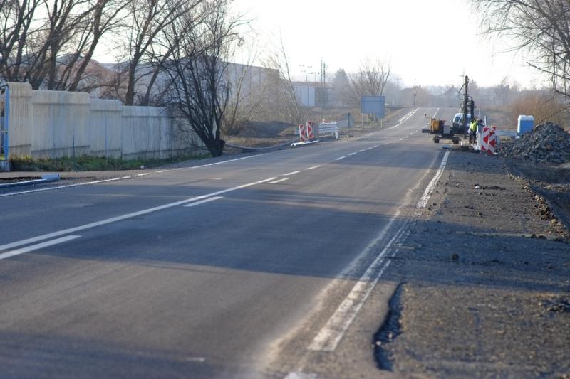 Felújított útszakasz a Rozsrétszőlő bekötő úton