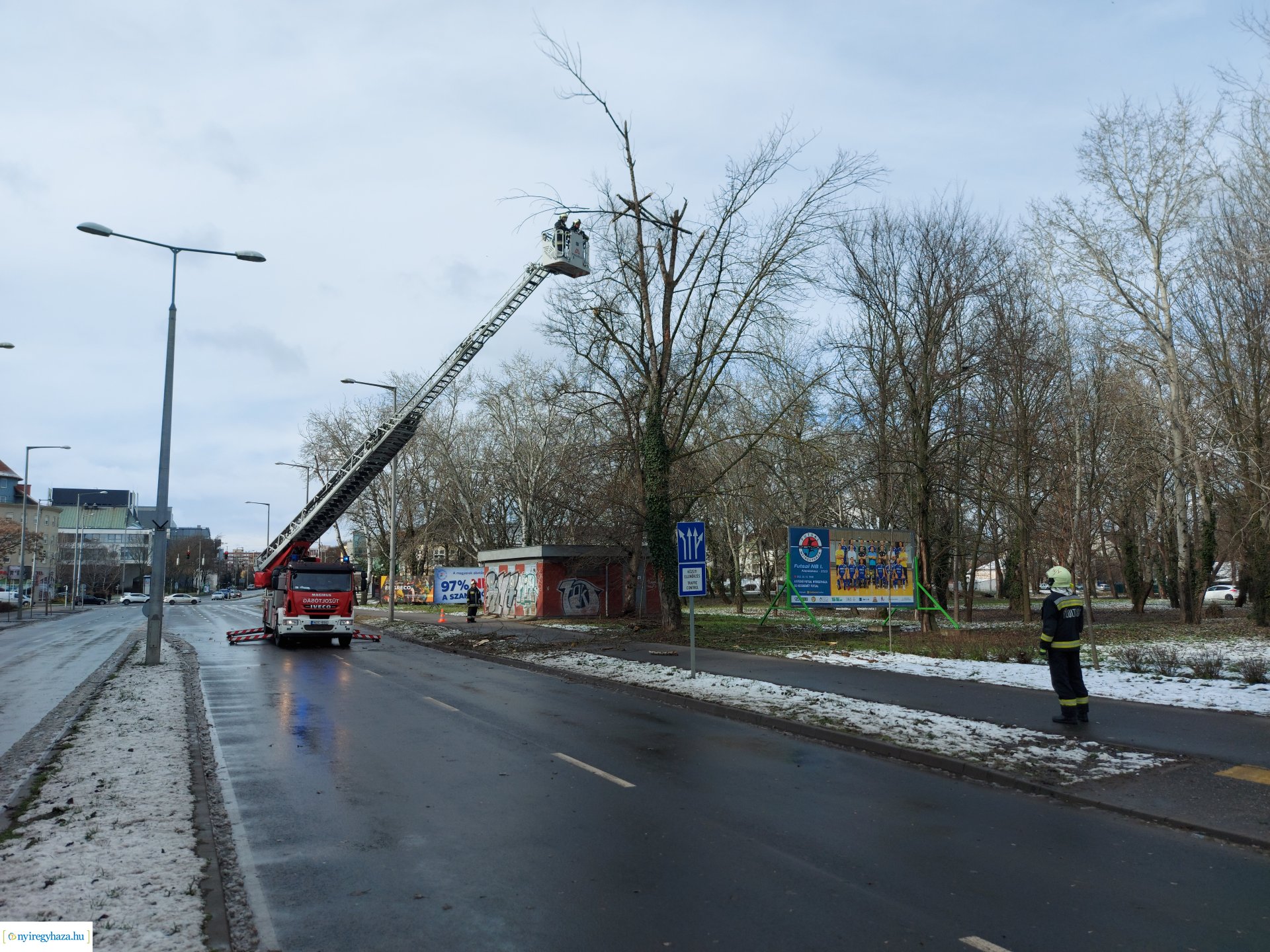 Fennakadásokat okoz a szél